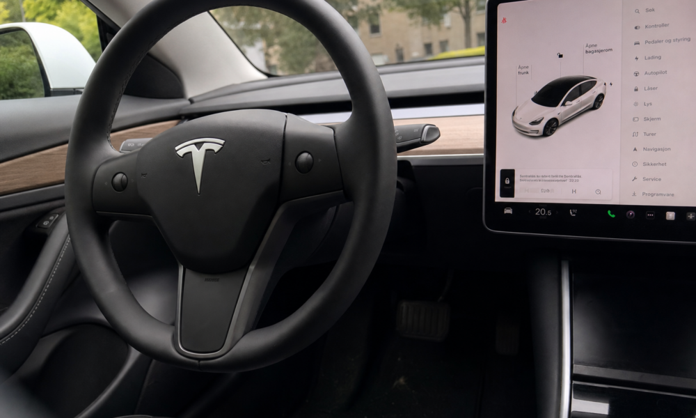 Airbagene løste ikke ut i Tesla-kollisjonen: Nå har fransk domstol felt dom i saken