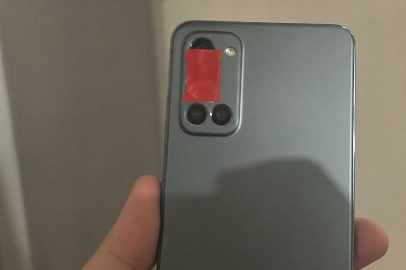 Camfecting: Derfor dekker stadig flere mobilkameraet med tape