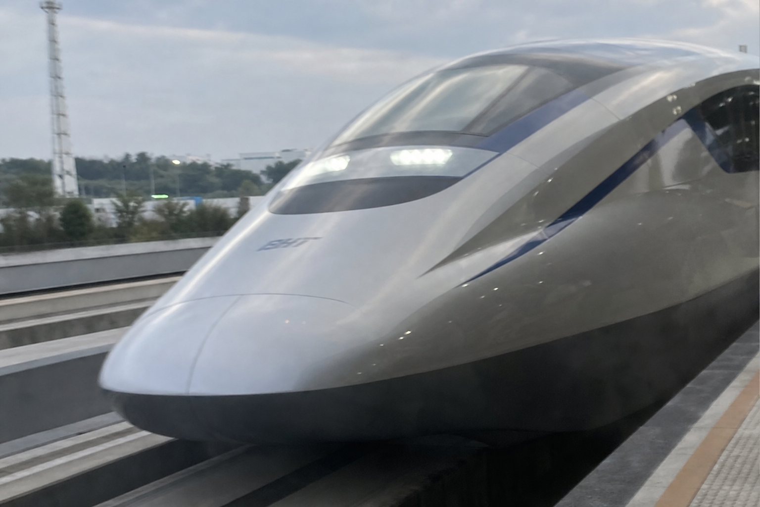 Kina bygger tog i 600 km/t: Beijing-Shanghai skal ta like lang tid som fly