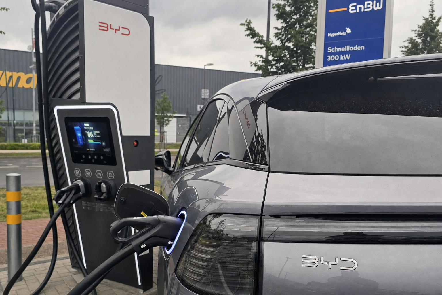 70 prosent batteri på fem minutter: BYDs ladegigant er fire ganger raskere enn Ionity