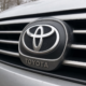 Toyota-styrelederen advarer: Tvunget skifte til elbil kan øke utslippene