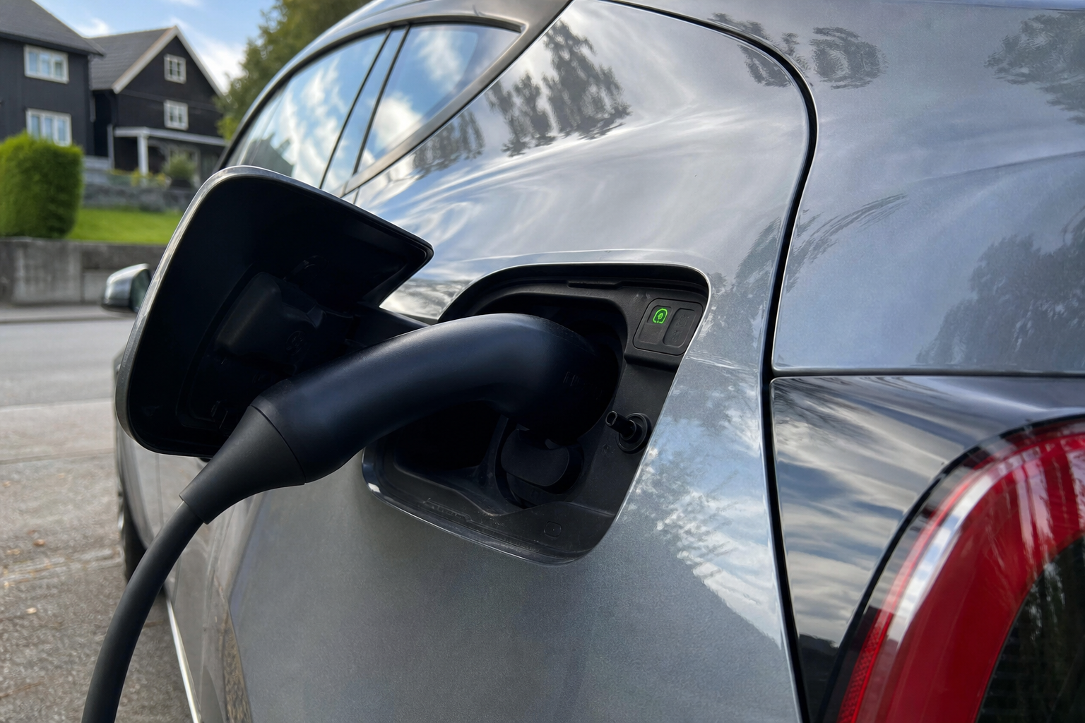 Verdens høyeste elbilandel: 34 prosent av alle personbiler i Norge er nå elektriske