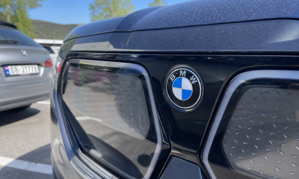 Elbil-salget faller for BMW - men konsernet peker på tegn til bedring