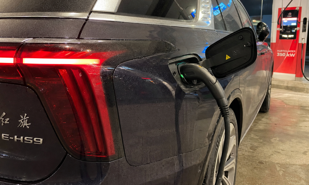 Kinesisk rekord slår BYD: Elbil-batteri lader til 70 prosent på 3 minutter og 41 sekunder