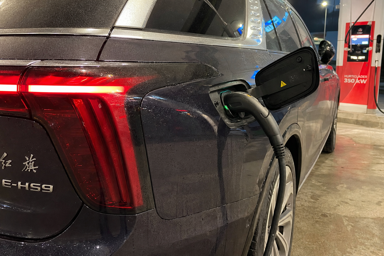 Kinesisk rekord slår BYD: Elbil-batteri lader til 70 prosent på 3 minutter og 41 sekunder