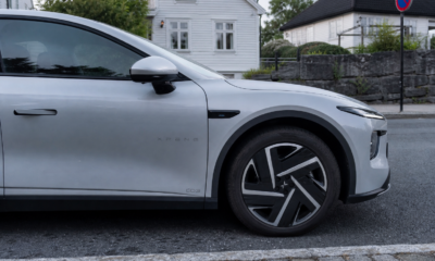 Kinesisk SUV-kupé prissatt til nøyaktig 100 kroner under norsk moms-grense: Slik klarer XPENG L03 å underby Tesla Model Y