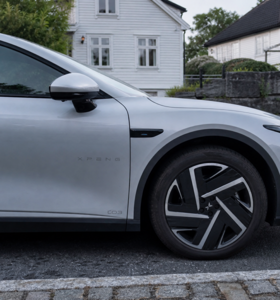 Kinesisk SUV-kupé prissatt til nøyaktig 100 kroner under norsk moms-grense: Slik klarer XPENG L03 å underby Tesla Model Y