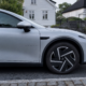 Kinesisk SUV-kupé prissatt til nøyaktig 100 kroner under norsk moms-grense: Slik klarer XPENG L03 å underby Tesla Model Y