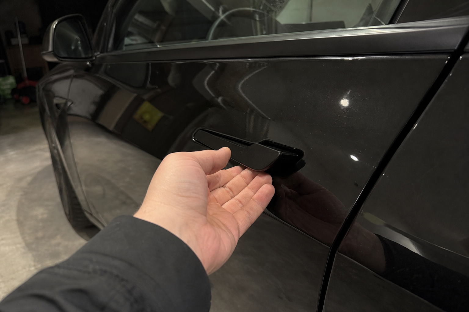 Teslas usynlige dørhåndtak har drept: USA vurderer nye krav til alle biler