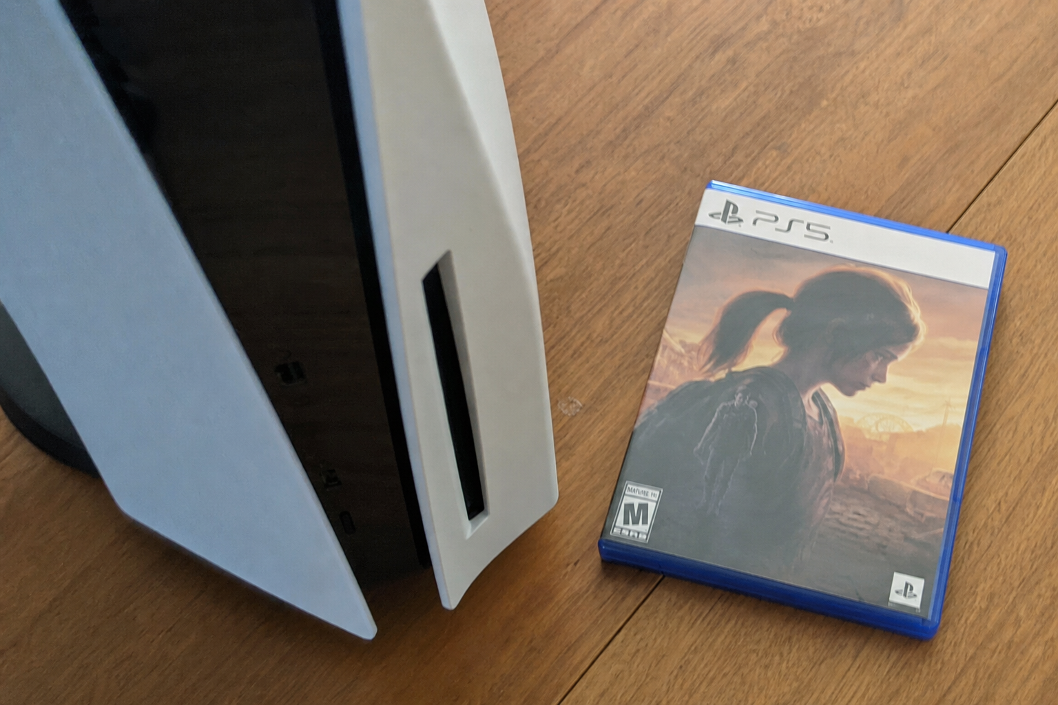 Sony forsvant fra sosiale medier i seks dager etter fysisk spill-bomben, kom tilbake med en reklame