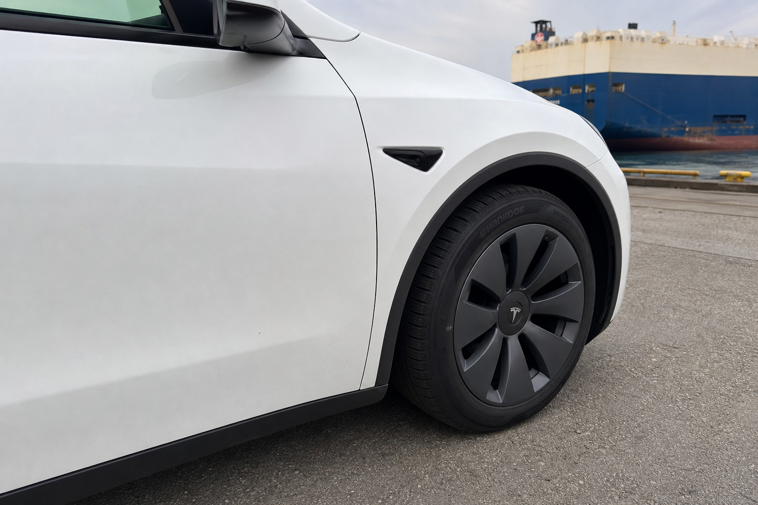 Verdens største bilskip satte kinesisk rekord: 7.738 Teslaer lastet i Shanghai