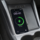 Tesla Model Y får raskere trådløs lading: Men iPhone-eiere merker knapt forskjell