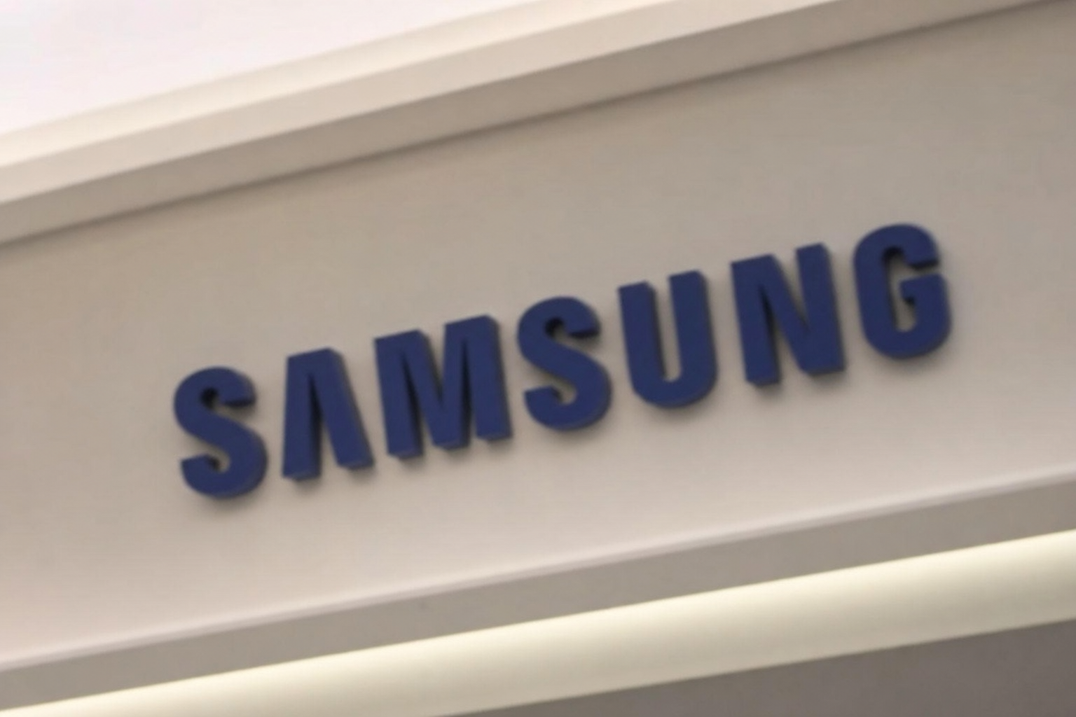 Samsung lekker ny type ørepropp: Lyden sendes gjennom beinstrukturen, uten å blokkere ørene