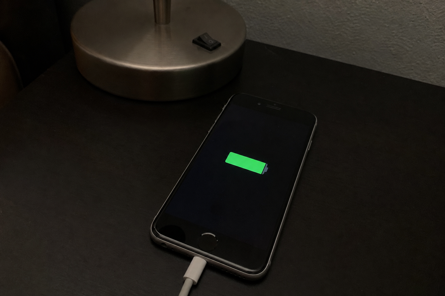 Fire ladevaner som ødelegger telefonbatteriet, og nesten alle gjør minst én av dem