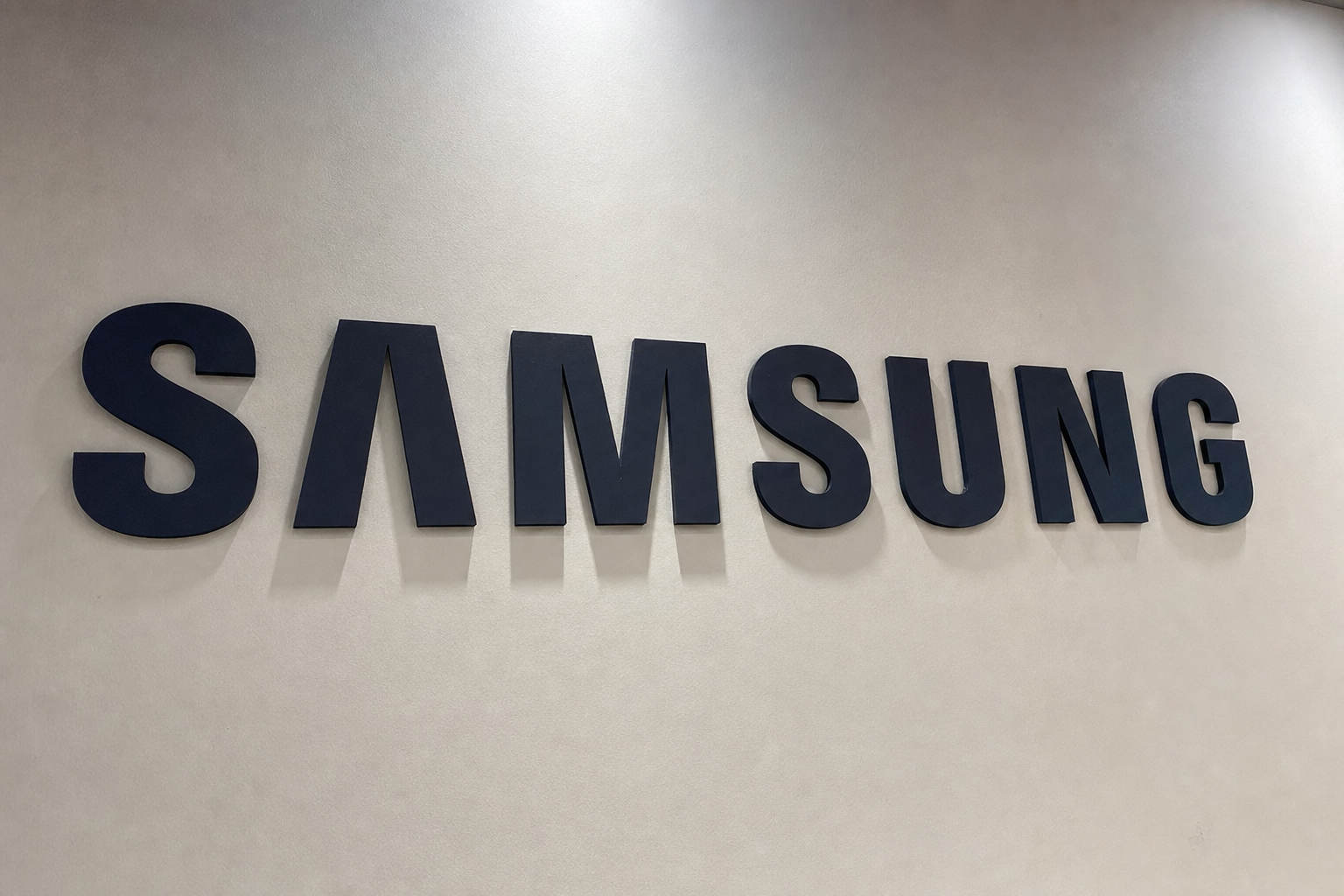 Samsung fjerner skjermknekken etter seks år: Galaxy Z Flip 8 avdukes 22. juli i London