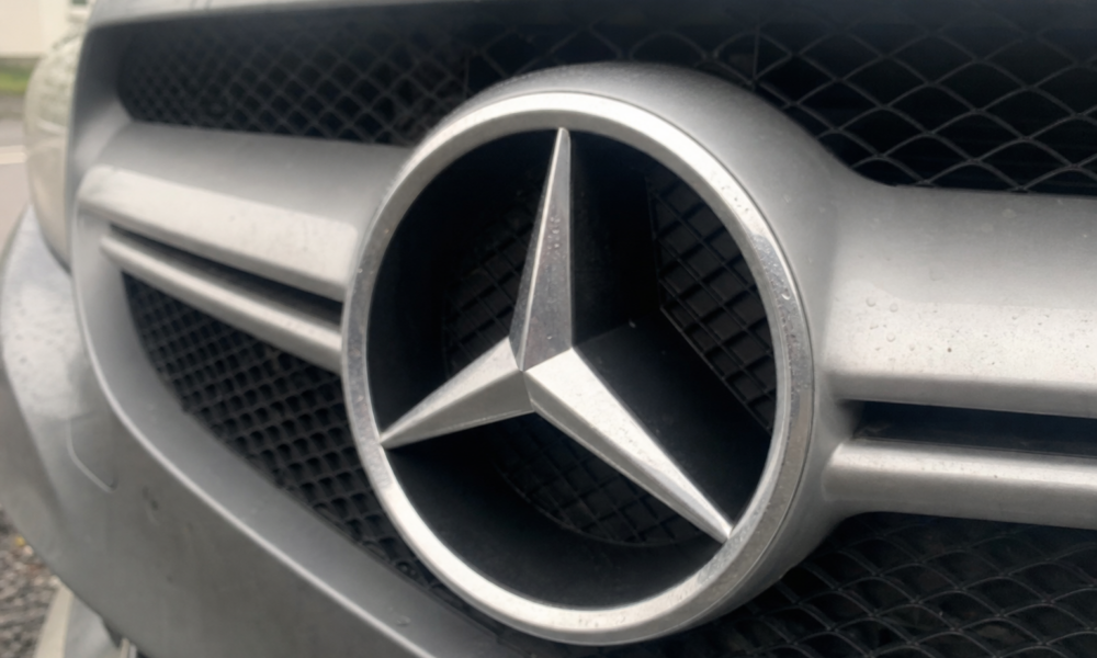 Ny amerikansk Kina-lov kan ramme Mercedes: Tyskerne må kutte kinesiske eiere innen 2030