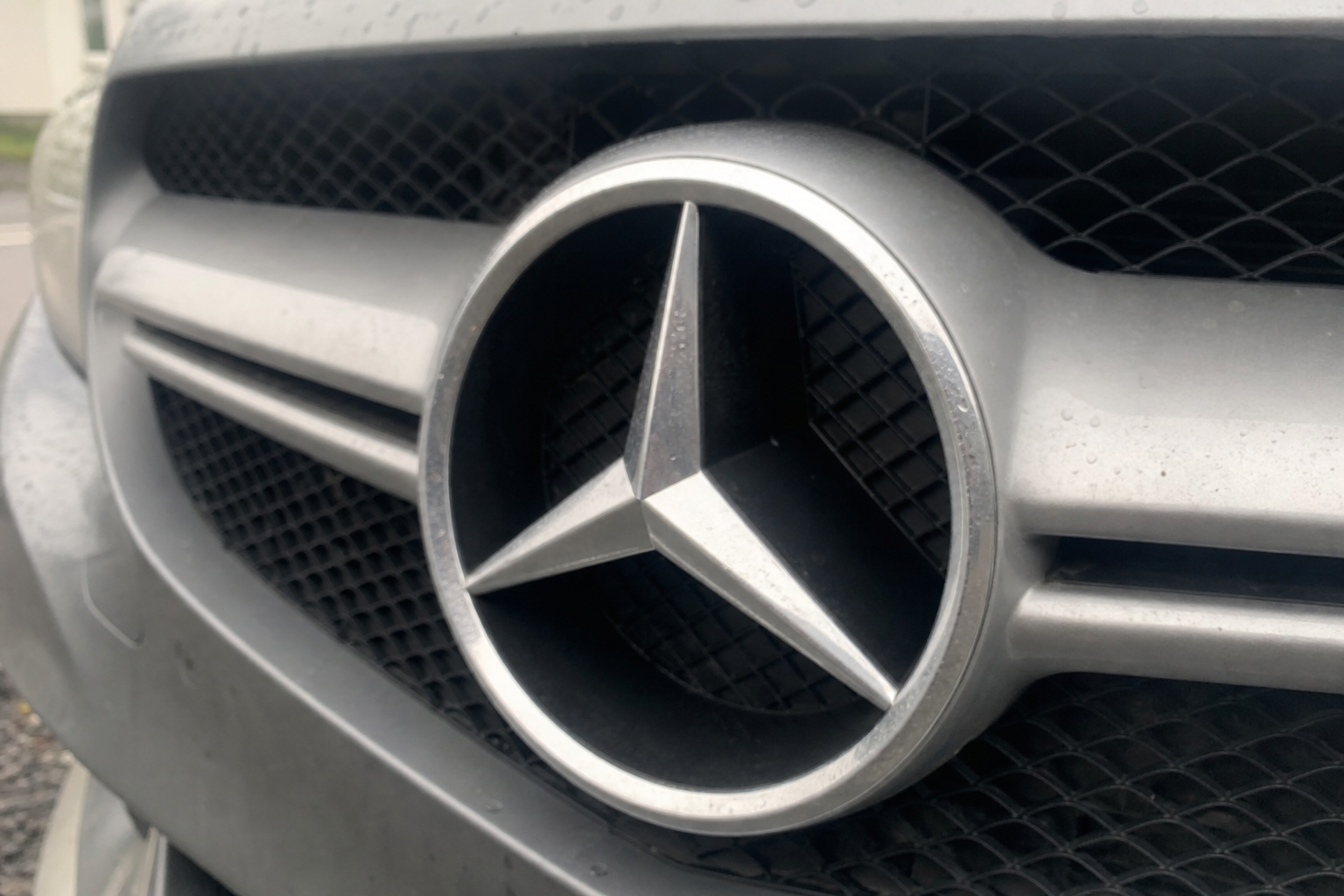 Ny amerikansk Kina-lov kan ramme Mercedes: Tyskerne må kutte kinesiske eiere innen 2030