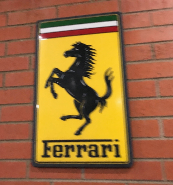 Ferrari-sjefen svarer fansen som hater elbilen: «Ekte innovasjon krever ikke umiddelbar godkjenning»