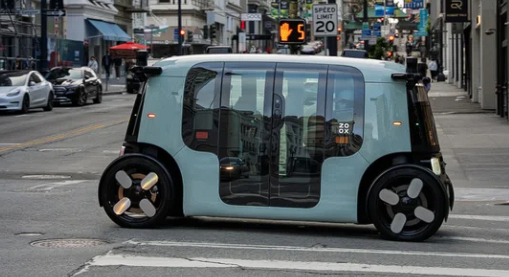 Amazon Zoox godkjent for betalte turer: Første robotaxi uten ratt i verden