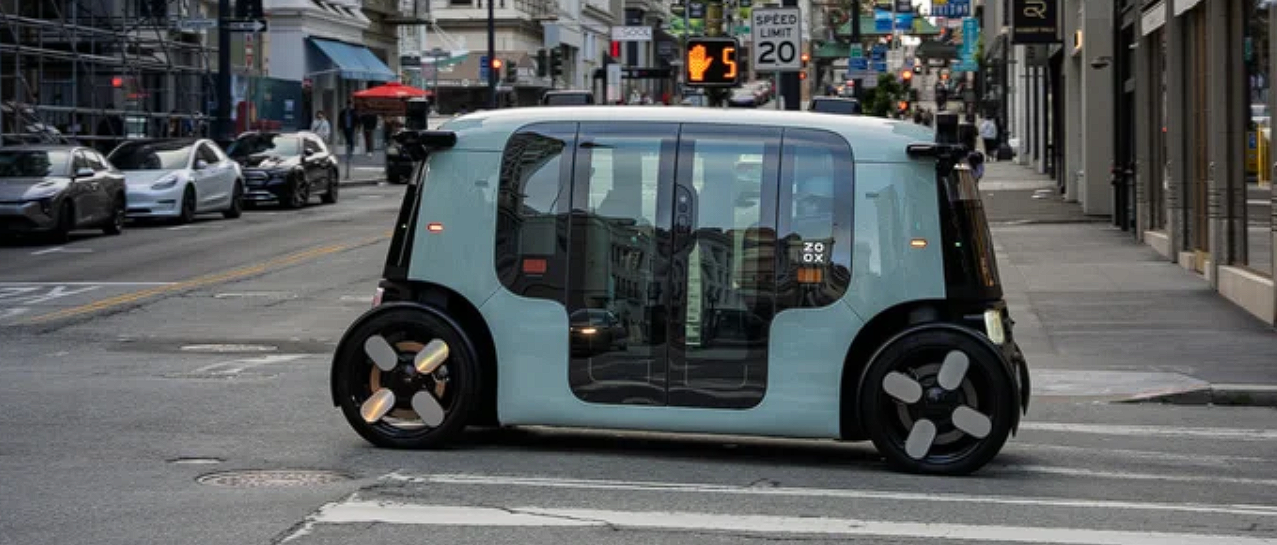 Amazon Zoox godkjent for betalte turer: Første robotaxi uten ratt i verden