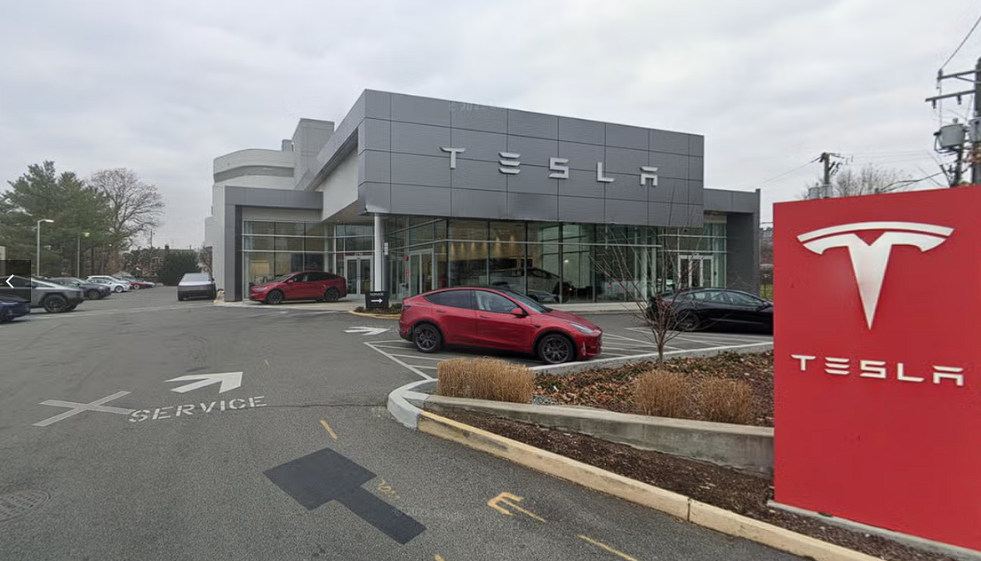 Krasjet Tesla Model Y under prøvekjøring: Krever nå over 100 millioner kroner i erstatning