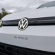 Elbilen slår bensinbilen med titusenvis av kroner: Fransk regnestykke setter VW ID. Polo mot Polo bensin