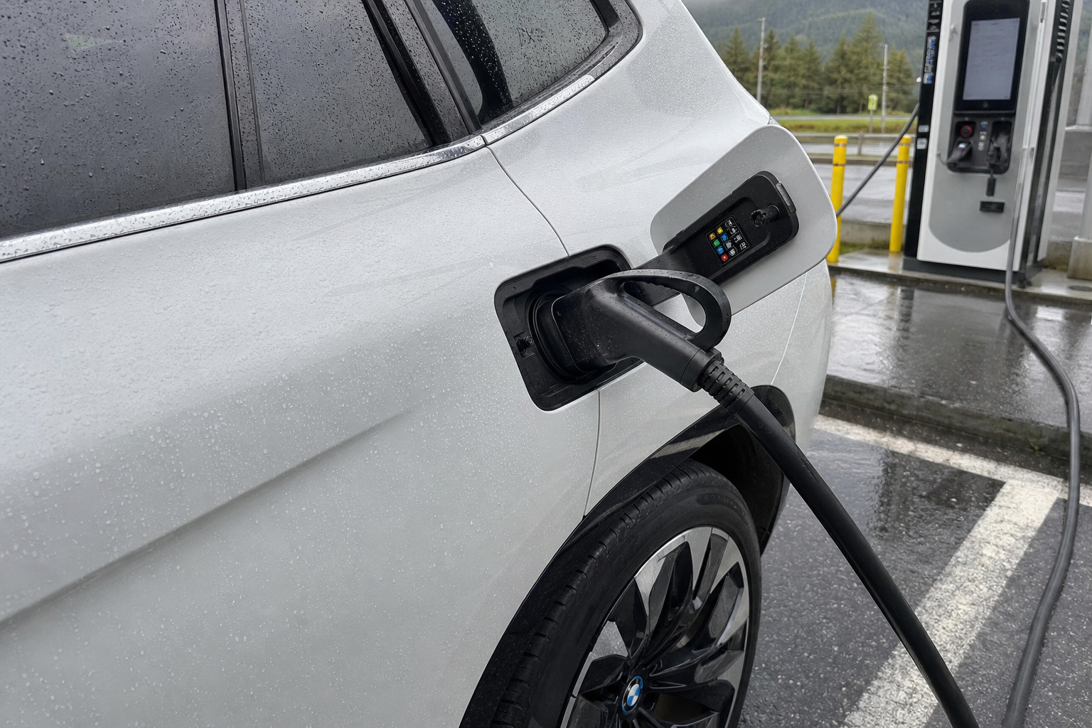 Elbil-rekord på motorveien: BMW iX3 klarer 238 km etter bare 15 minutters lading