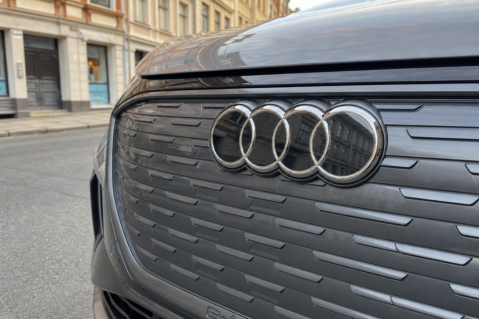 Audi kutter prisen på Q4 e-tron, strekker rekkevidden til 592 kilometer