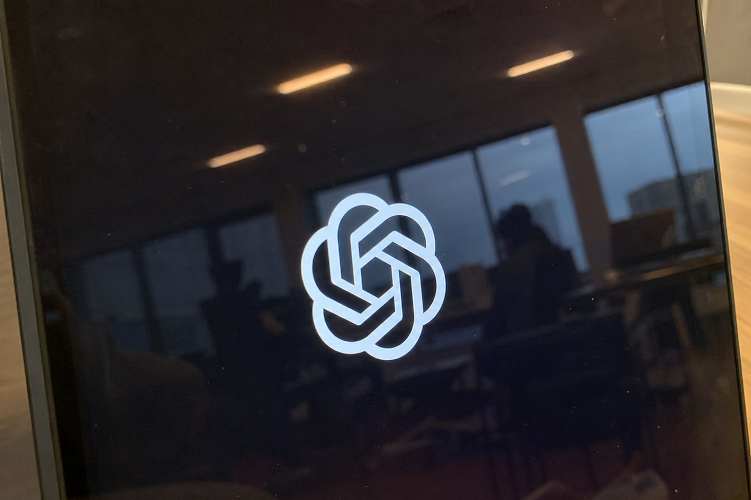 OpenAI innfører annonser i gratis ChatGPT: Slik unngår du reklamen
