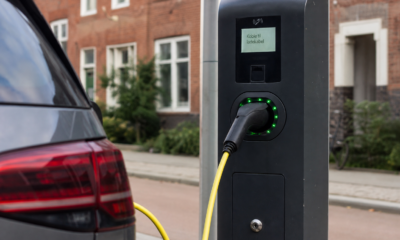 Bensinbiler får parkere på ladeplass: Slik vil Nederland kutte ventetiden på nye ladepunkter