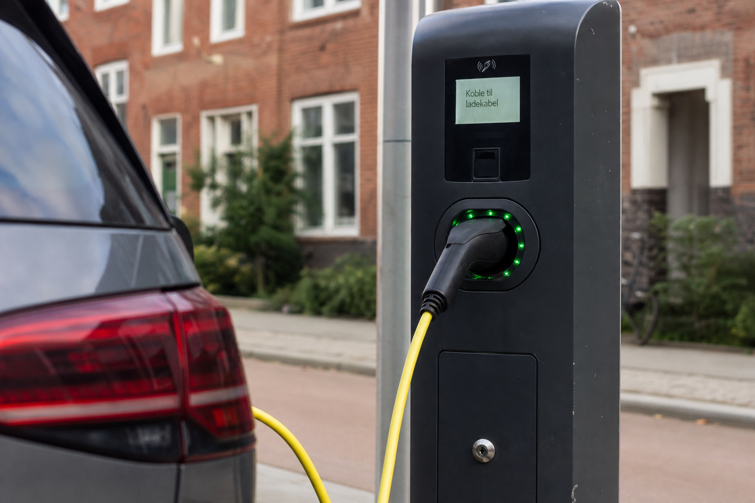 Bensinbiler får parkere på ladeplass: Slik vil Nederland kutte ventetiden på nye ladepunkter