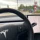 Tesla FSD stanset ikke ved jernbaneovergangen: Nesten inn i toget - igjen