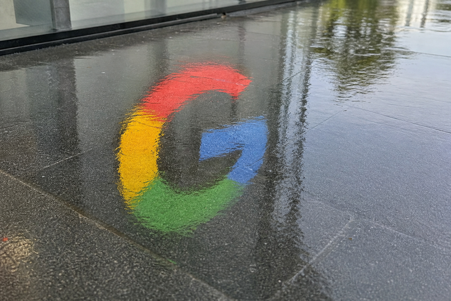 Google AI-assistent tar over reiseplanleggingen: Sporer flypriser og booker hotell for deg