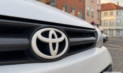 Toyota solgte 1,2 millioner flere biler enn hele VW-gruppen: Slik ser halvårstallene ut