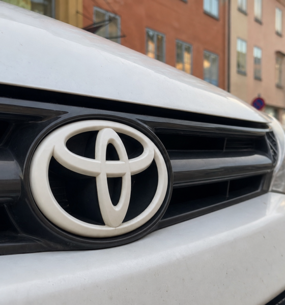 Toyota solgte 1,2 millioner flere biler enn hele VW-gruppen: Slik ser halvårstallene ut