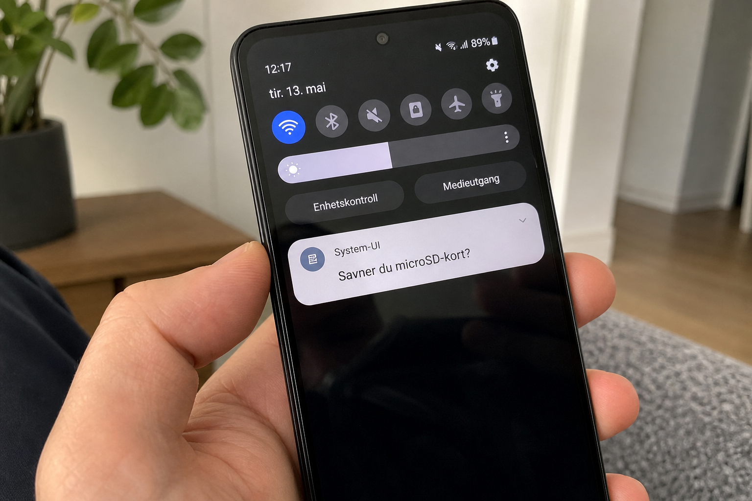 Stor spørreundersøkelse avslører: Overraskende mange Android-brukere savner microSD-kortsporet som forsvinner