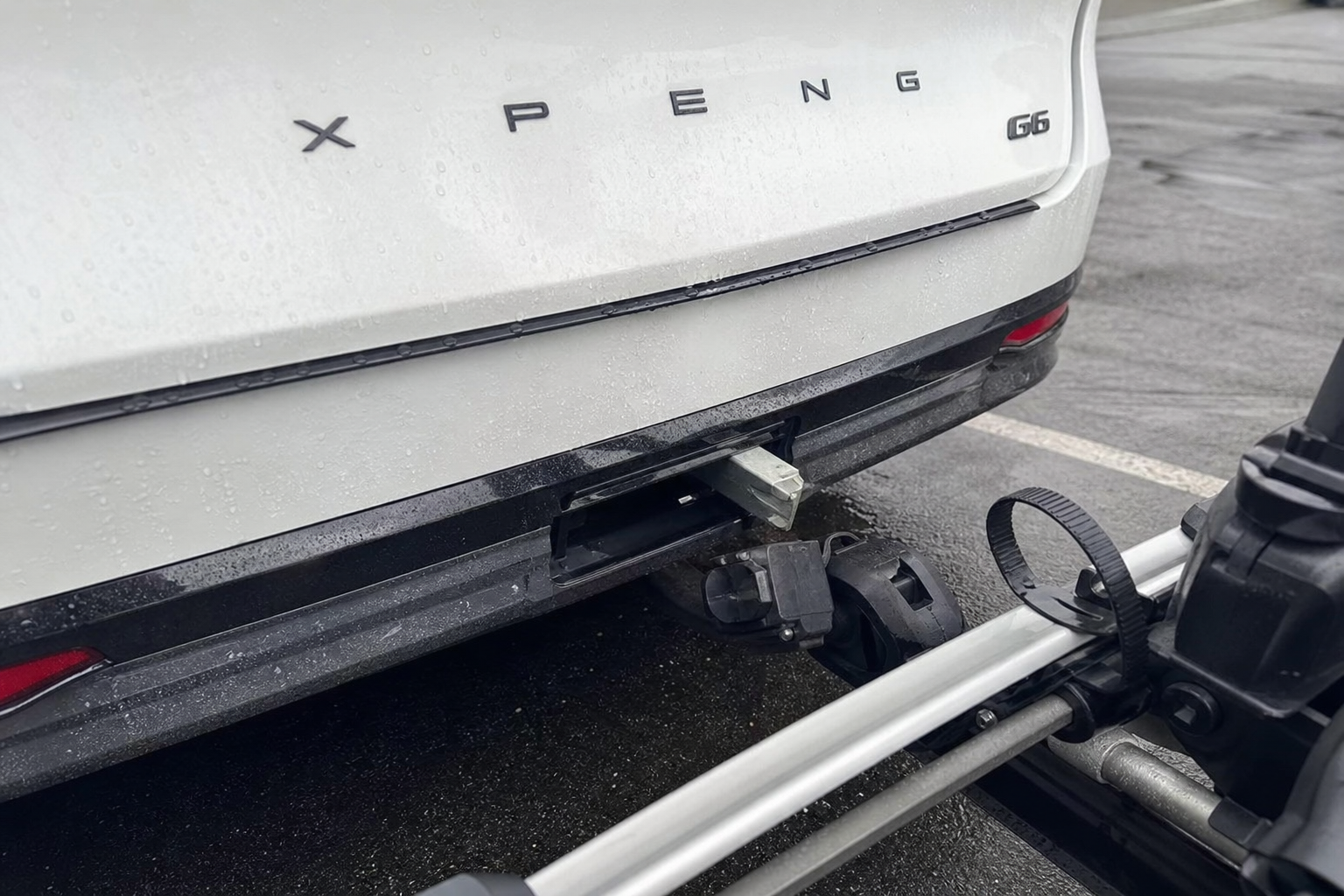 Xpeng advarer G6-eiere: Elektrisk hengerfeste kan løse seg i fart med sykkelstativ