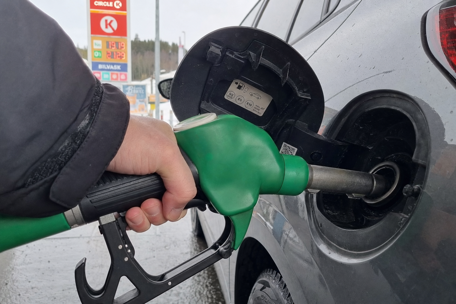 Nesten alle gjør denne feilen på bensinstasjonen, og det kan ende dyrt