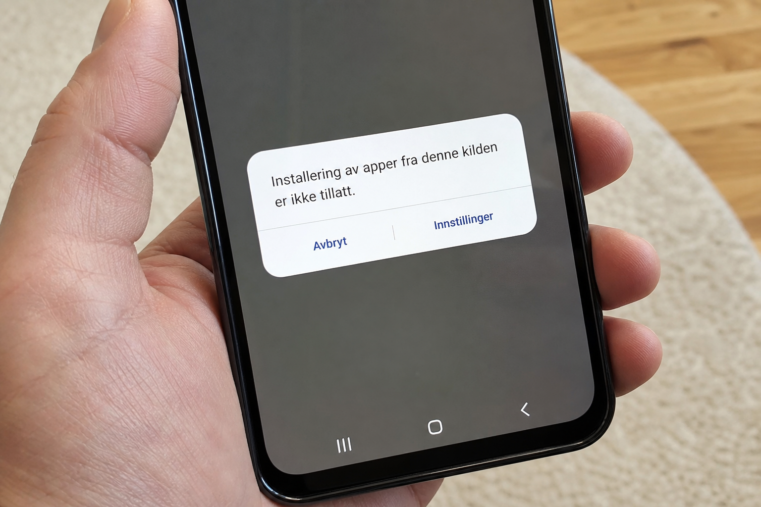 Dommer slår ned på Google: Advarselsskjermene mot tredjeparts appbutikker er ulovlige og må bort
