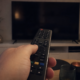 Smart-TV-en kan lytte på alt i stuen: To enkle innstillinger stanser det