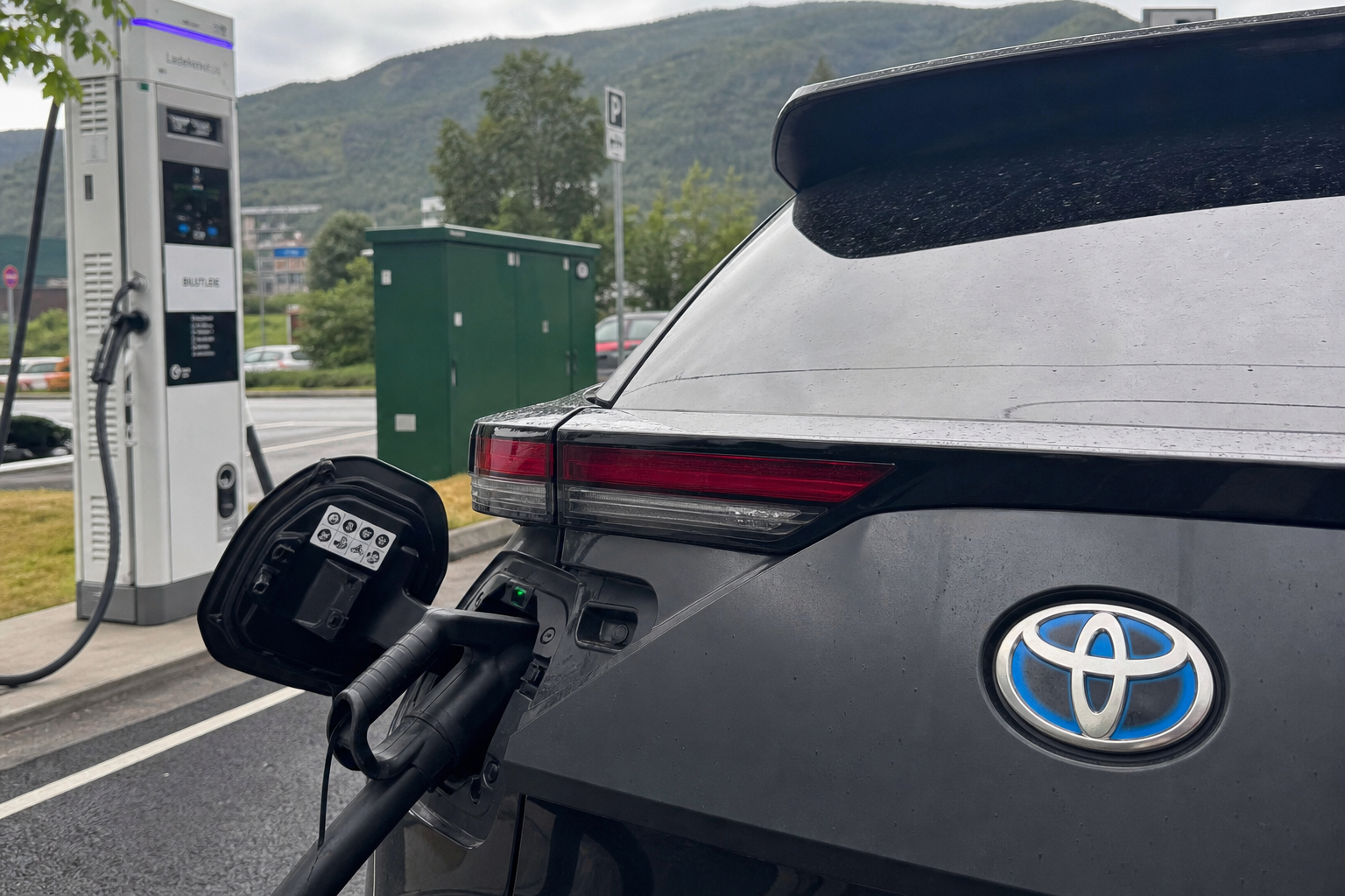 Bare 230 nordmenn valgte ikke-elbil i juli: Norge setter ny rekord med 97,6 prosent