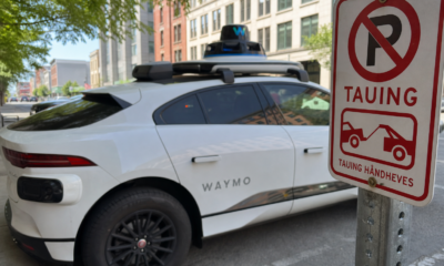 Waymo: «Vi krever samme regeloverholdelse som andre sjåfører» - robotaxiene har fått 90.000 kroner i parkeringsbøter