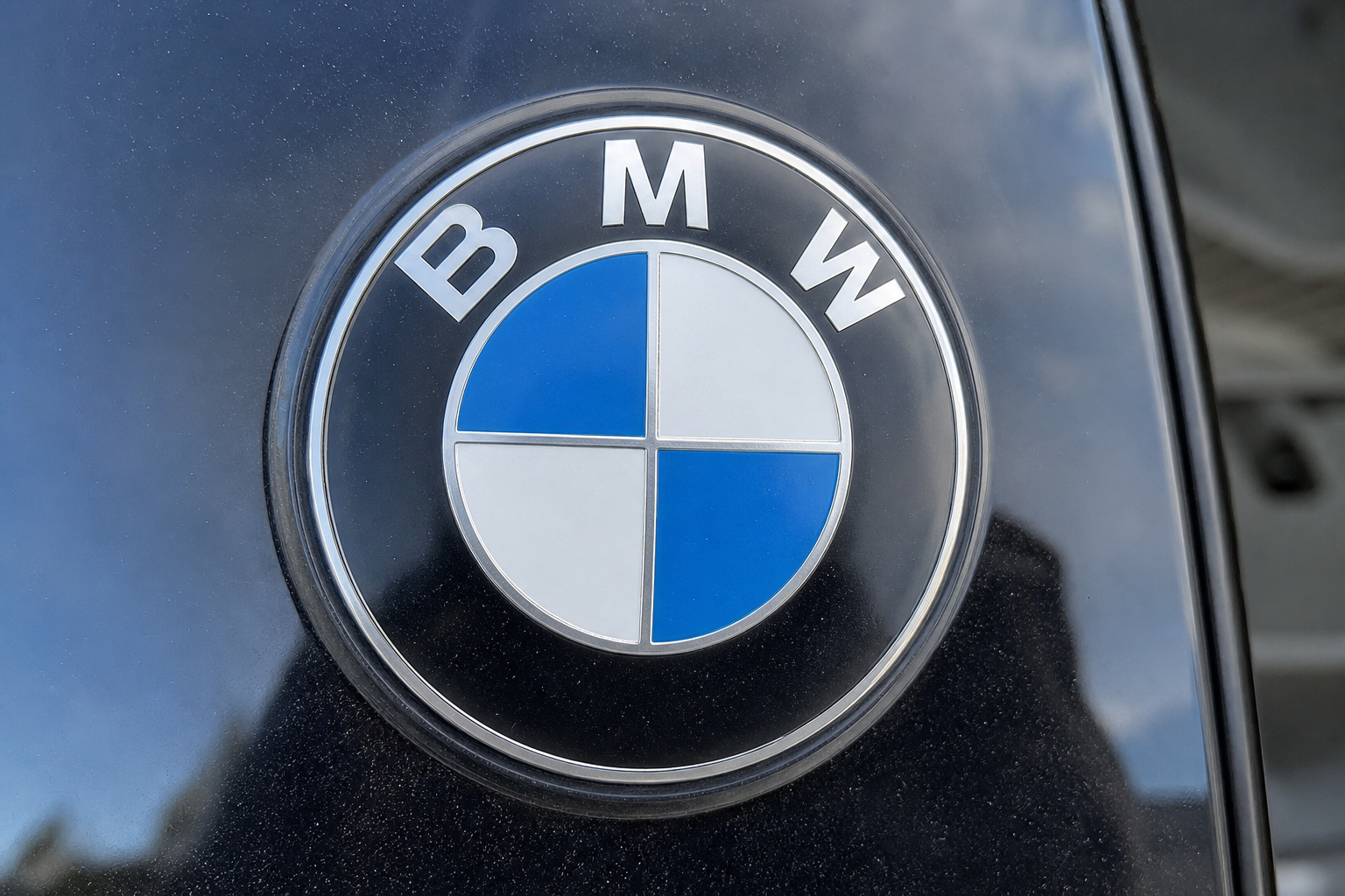 BMW avduker elektrisk M-Concept med fire motorer: Alpina går rett i strupen på Maybach