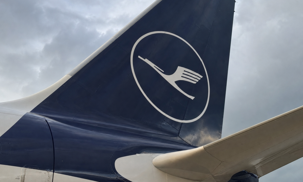 Flyprisen stiger videre: Lufthansa-sjefen har en beskjed som ingen feriegjester vil høre