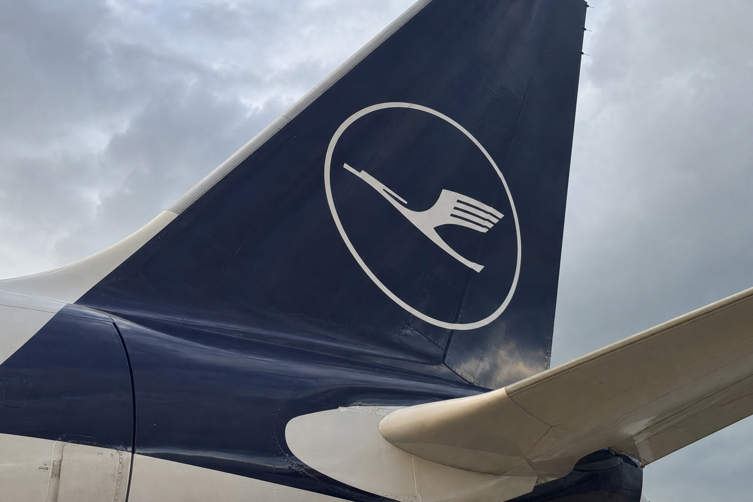 Flyprisen stiger videre: Lufthansa-sjefen har en beskjed som ingen feriegjester vil høre