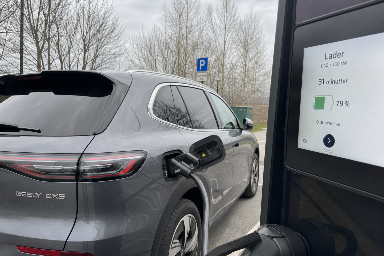 Test av Geely EX5: Prisvinneren som skuffer nar du kobler til laderen