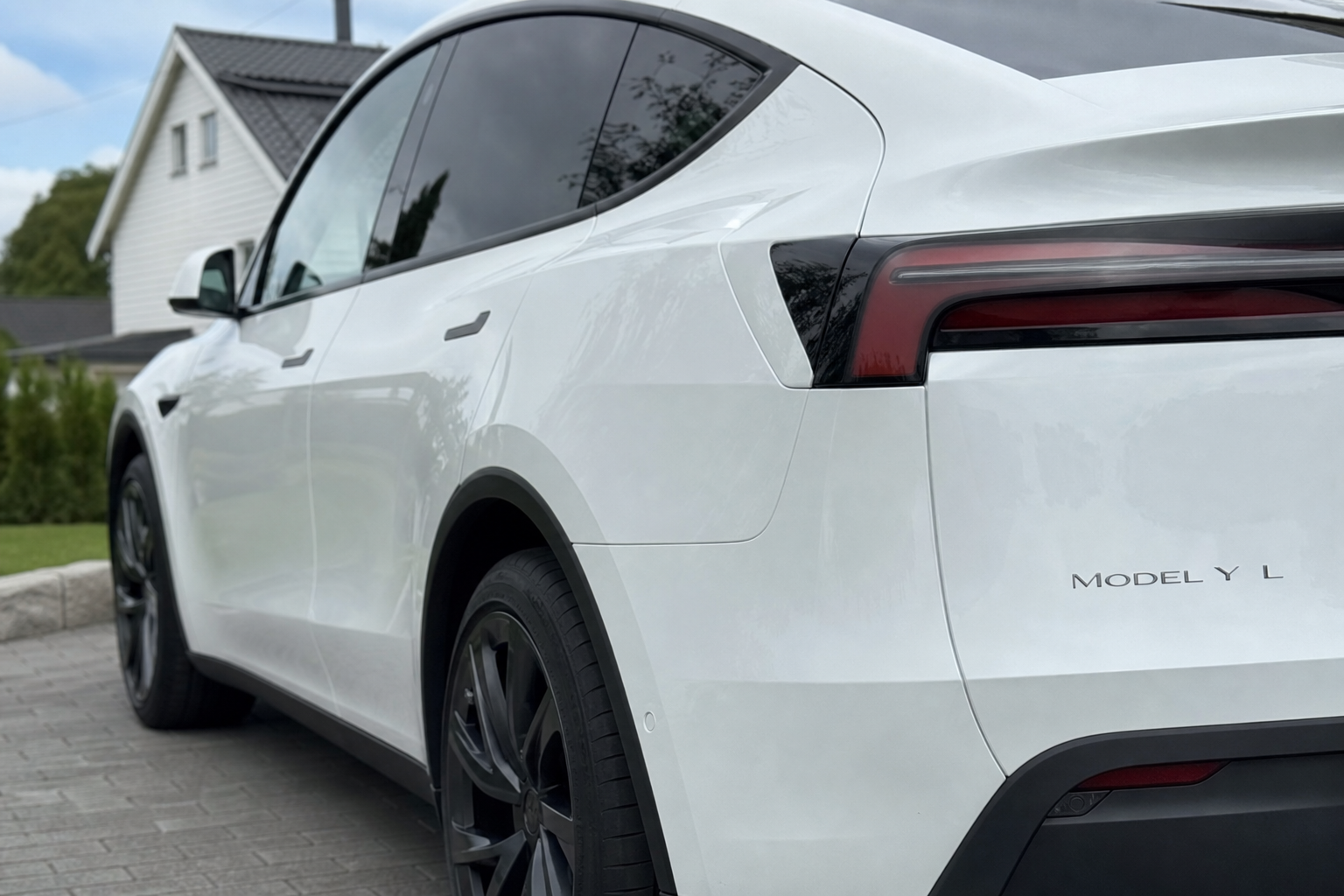 Tesla-kode i norsk konfigurator avslører: Seks-seters Model Y L er nær europeisk lansering