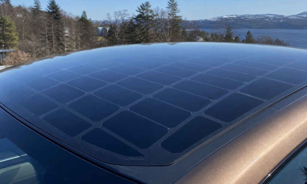 Kinas solcelletak for elbiler er klart: Solen gir bare 23 kilometer per dag