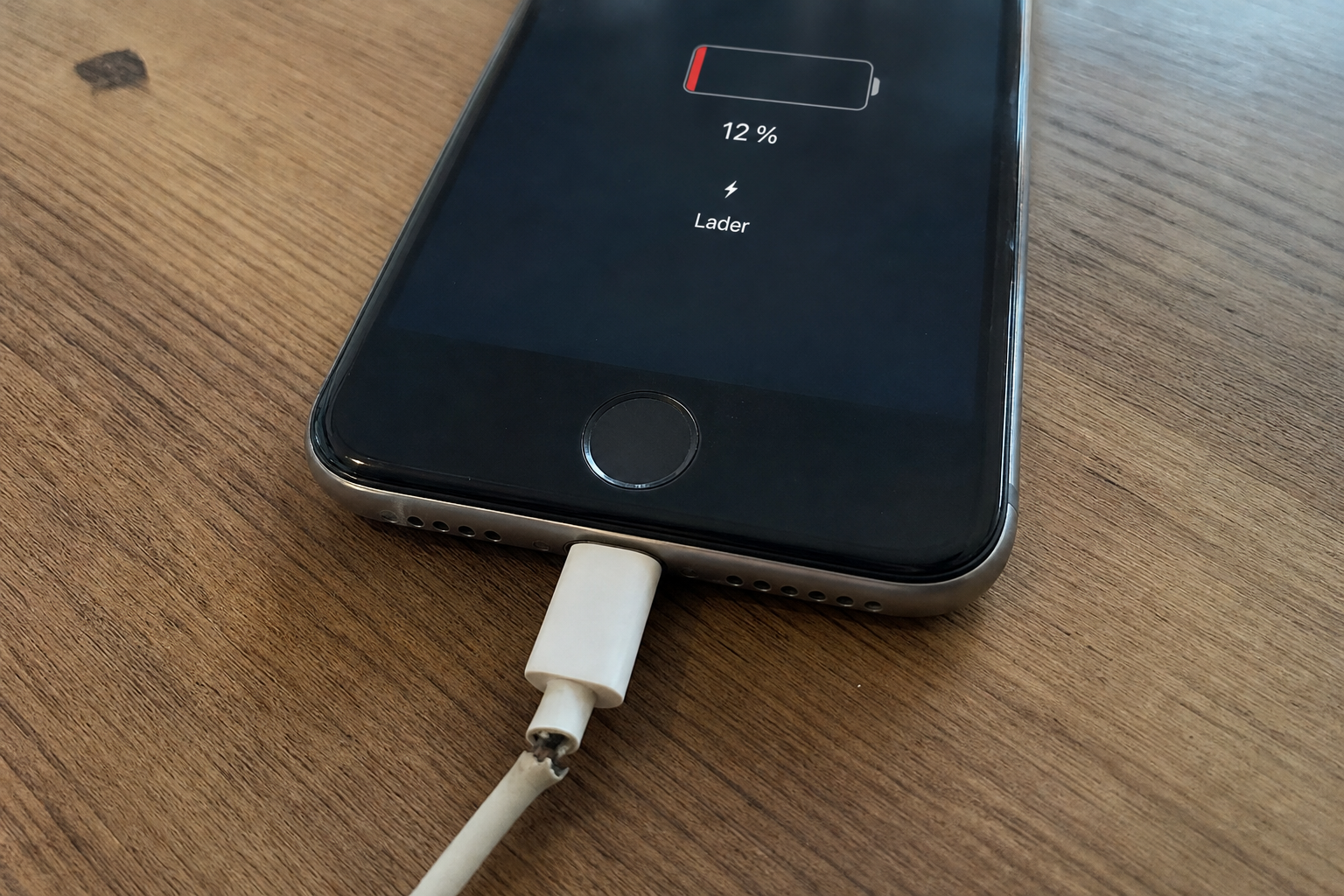 Lader telefonen din treigt? Disse fem vanlige feilene er årsaken - og én av dem gjøres av nesten alle