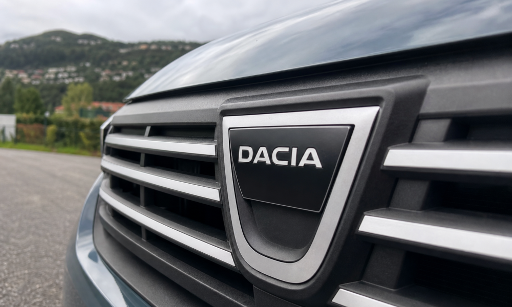 Dacia lanserer Europas rimeligste fullhybrid: No nonsense og ekte lav pris